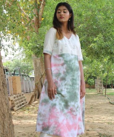 Tie-Dye Off-White Kurta Hand Embroidered with Pants